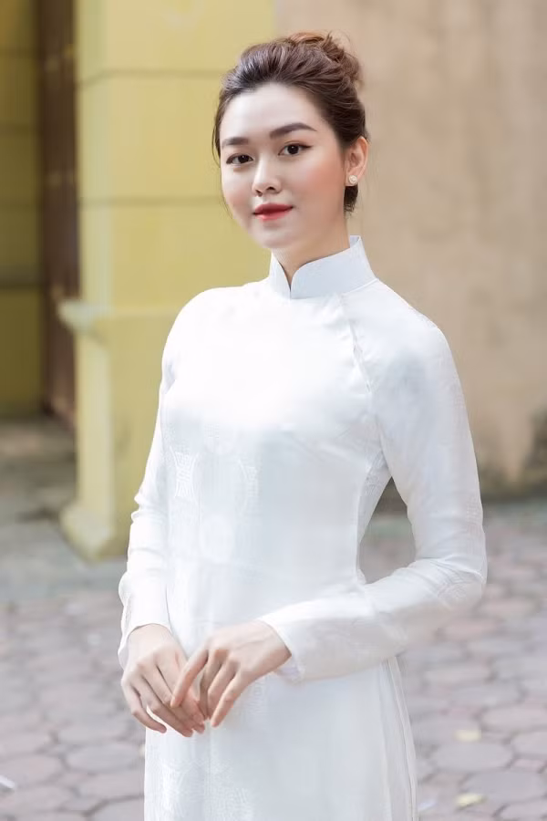 Từ khi còn ngồi trên ghế nhà trường, Tường San đã là mẫu ảnh có tiếng trong giới trẻ Hà Thành.