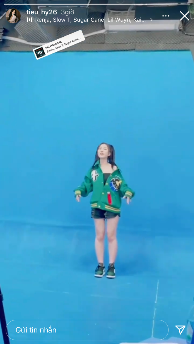 Vì vậy mà mới đây netizen đã được phen chiêm ngưỡng trọn vẹn dáng dấp của Tiểu Hý nhờ một story trên Instagram.