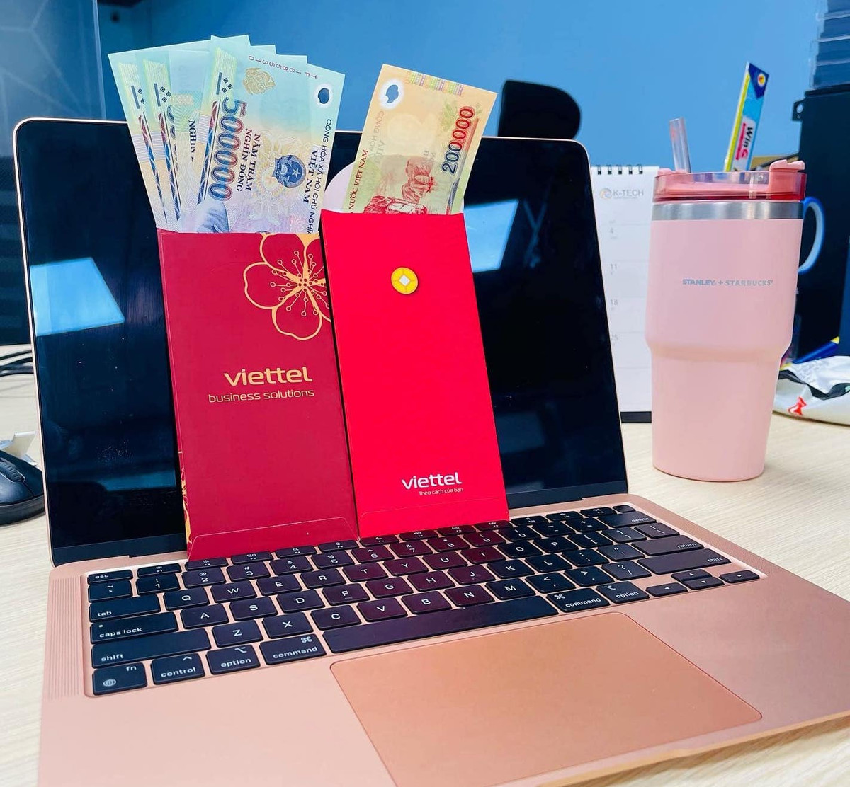 Thậm chí, nhiều netizen chia sẻ, số tiền nhận được từ sếp và đồng nghiệp lì xì tính ra bằng 1/2 tháng lương đi làm.