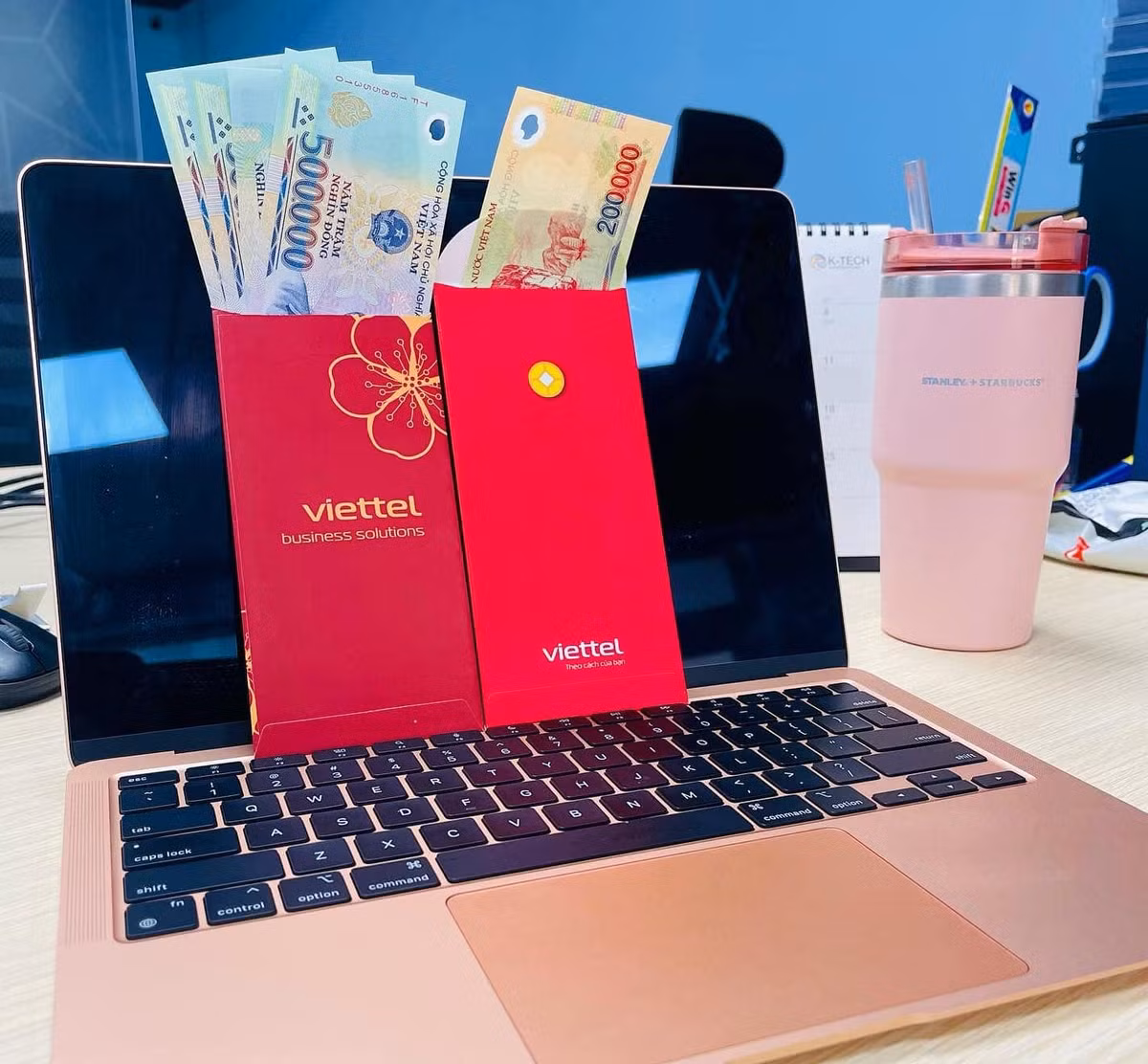 Thậm chí, nhiều netizen chia sẻ, số tiền nhận được từ sếp và đồng nghiệp lì xì tính ra bằng 1/2 tháng lương đi làm.