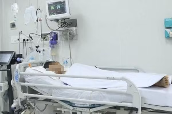 Benh nhan ngo doc pate Minh Chay duoc truyen thuoc giai 8.000 USD