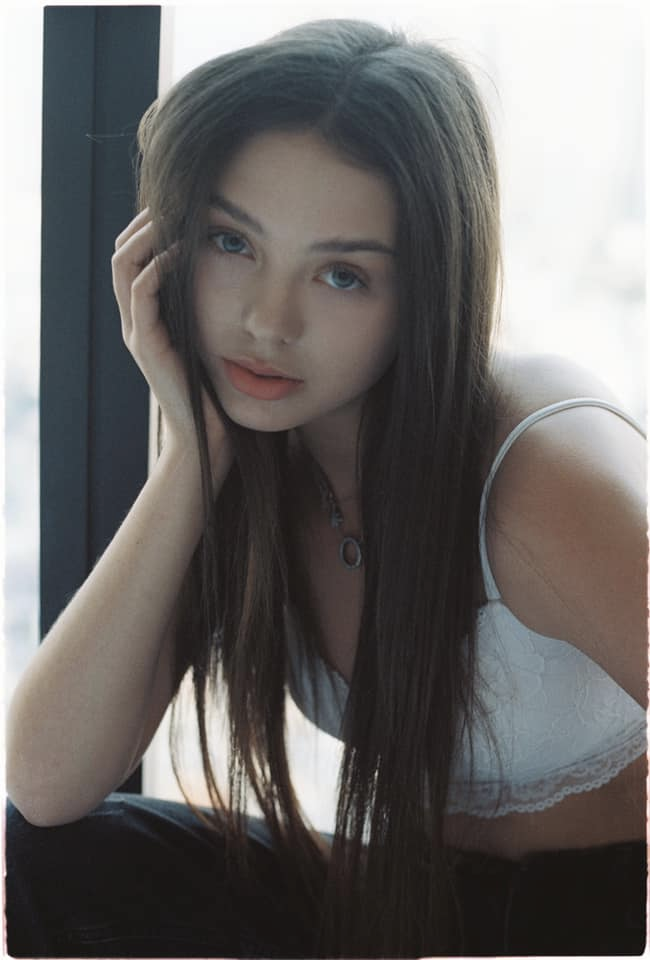 Trong thời gian học tại trường đại học Văn hóa Nghệ thuật Quốc gia Kiev, Dianka Zakhidova từng tham gia vào đội tuyển bóng chuyền nữ của trường.