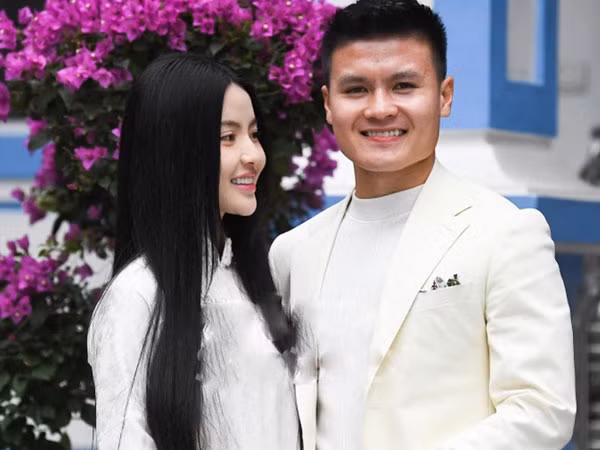 Hành động này của vợ chồng Quang Hải nhận được sự hưởng ứng tích cực của cộng đồng mạng.