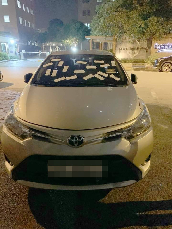 Câu chuyện đỗ xe thiếu ý thức gây ảnh hưởng tới những người xung quanh tiếp tục lại được "hâm nóng" trên các diễn đàn về giao thông.