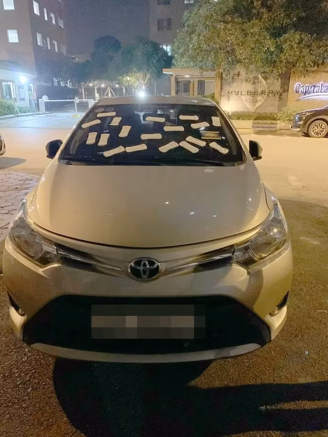 Câu chuyện đỗ xe thiếu ý thức gây ảnh hưởng tới những người xung quanh tiếp tục lại được "hâm nóng" trên các diễn đàn về giao thông.