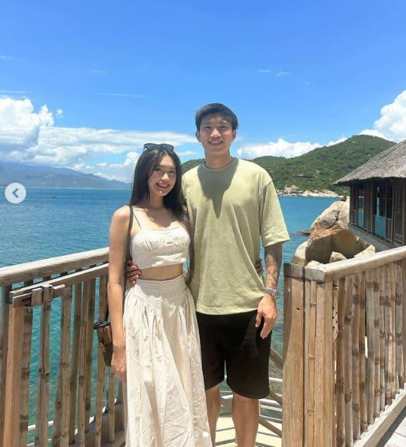 Tuy nhiên, trên trang cá nhân Văn Hậu rất kín tiếng. Anh không đăng tải bất kỳ ảnh nào cùng bạn gái trong kỳ nghỉ này.