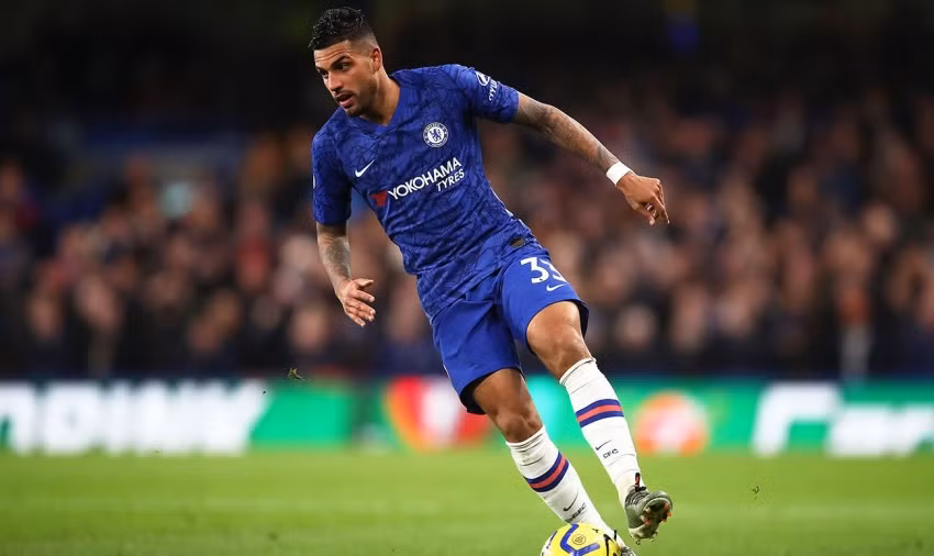 Theo Corriere Torino, hậu vệ Emerson của Chelsea vẫn đang mục tiêu theo đuổi của Juventus. Mặc dù trước đó, The Blues đã từ chối một lời đề nghị mượn người của Lão Bà.