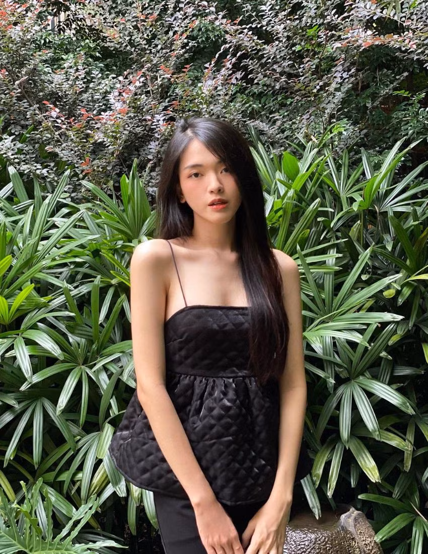 Quincy Lê đã chuyển giới hoàn thiện được 6 tháng. Trong hành trình thay đổi cơ thể để đồng nhất với tâm hồn tại Thái Lan, gái xinh chuyển giới luôn được bố mẹ đồng hành và quan tâm lo lắng từng chút một.