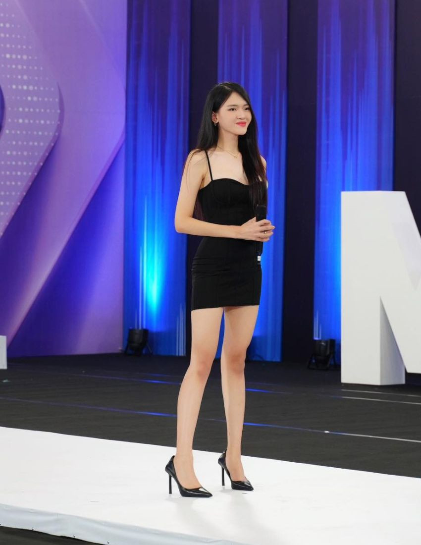 Ở tuổi 21, Quincy Lê sở hữu nét đẹp trong veo thu hút ánh nhìn. Nhiều người nhận xét, cô như người trong mộng của bao chàng trai.