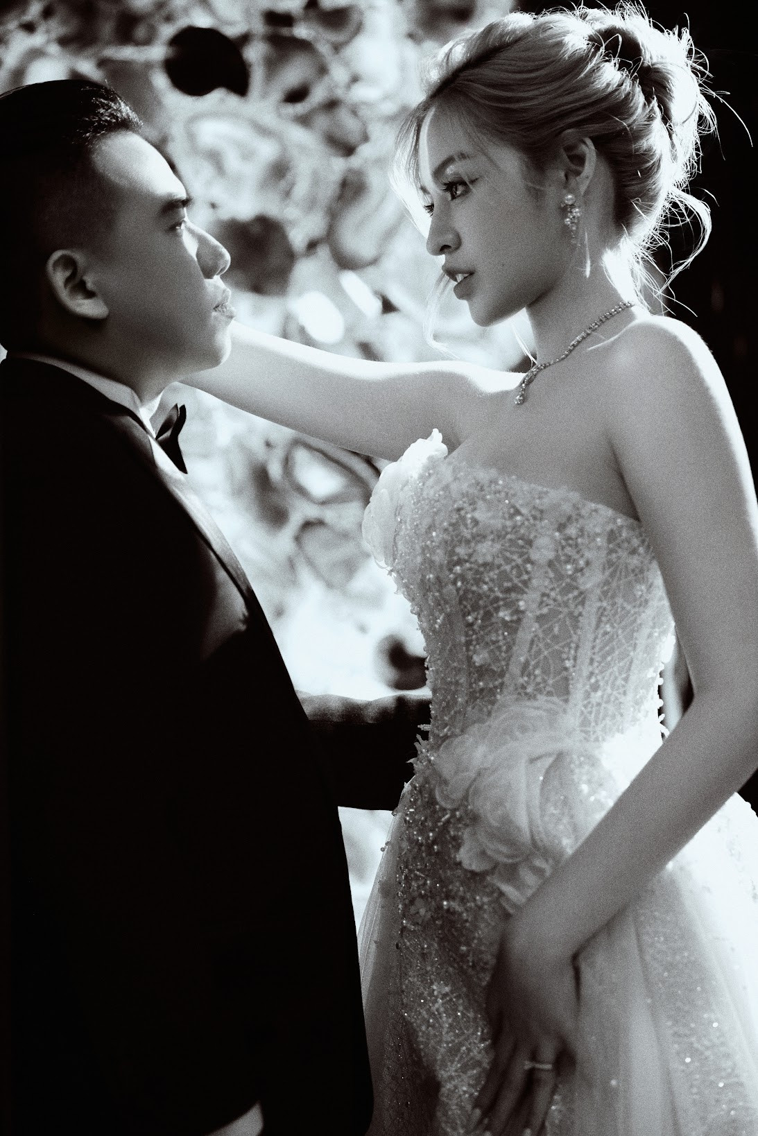 Trong vài khoảnh khắc, Trần Thanh Tâm và chú rể cũng được nhận xét có tướng phu thê.