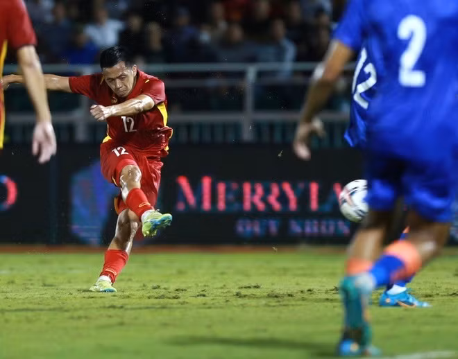 Thang An Do, doi tuyen Viet Nam nang cup vo dich giai Tam hung