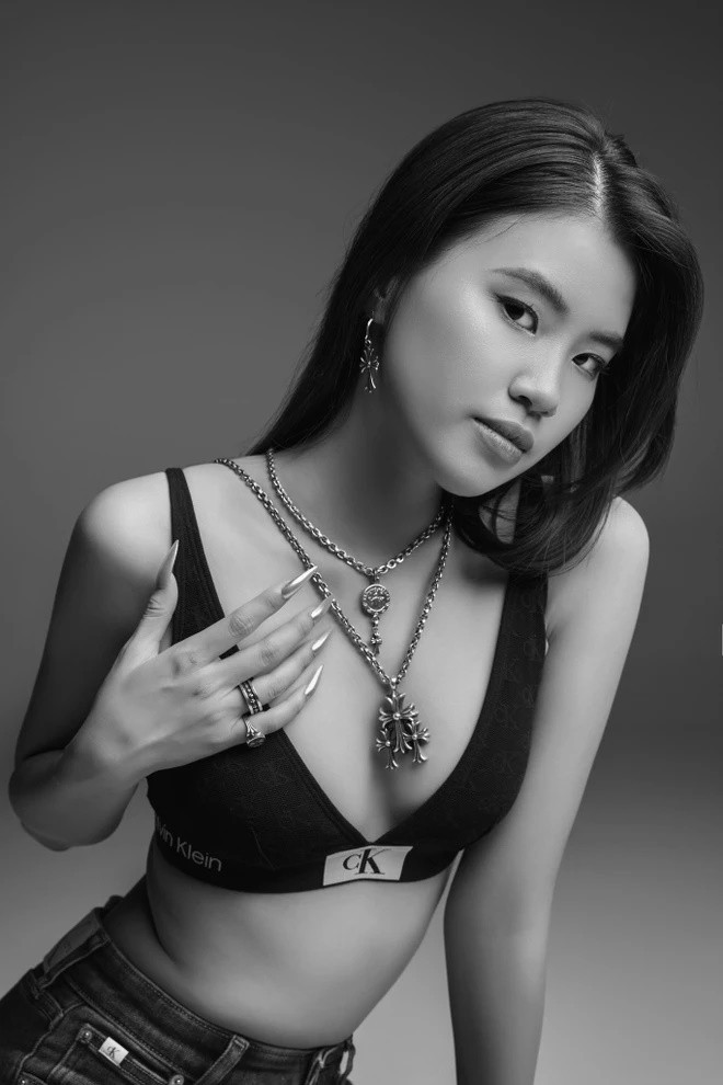 Phong cách thời trang cá tính, nóng bỏng của nữ rapper Gen Z