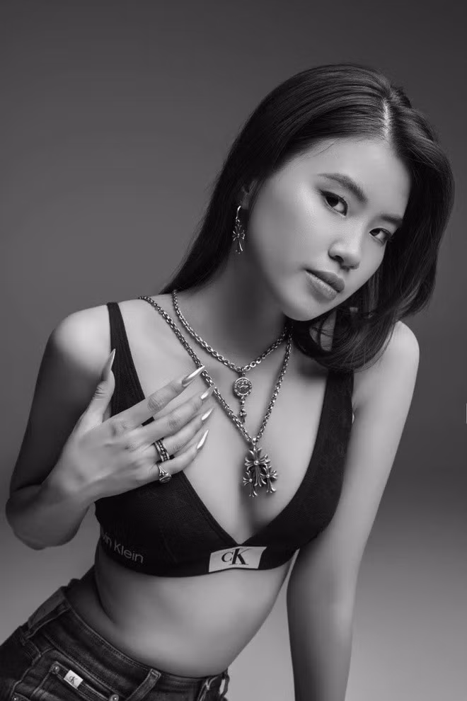 Phong cách thời trang cá tính, nóng bỏng của nữ rapper Gen Z