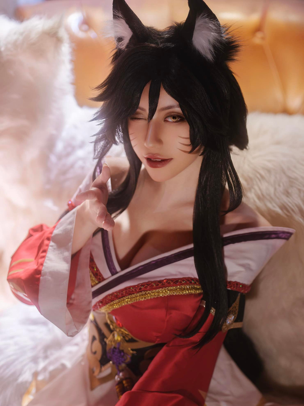 Vẻ đẹp ngoại hình và khả năng hóa thân đa dạng của cô khiến người xem không thể rời mắt.