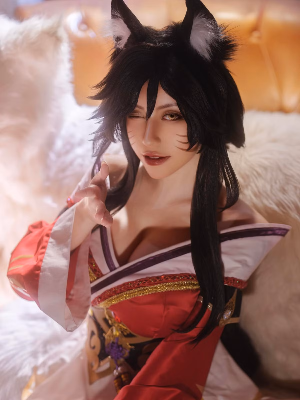 Vẻ đẹp ngoại hình và khả năng hóa thân đa dạng của cô khiến người xem không thể rời mắt.