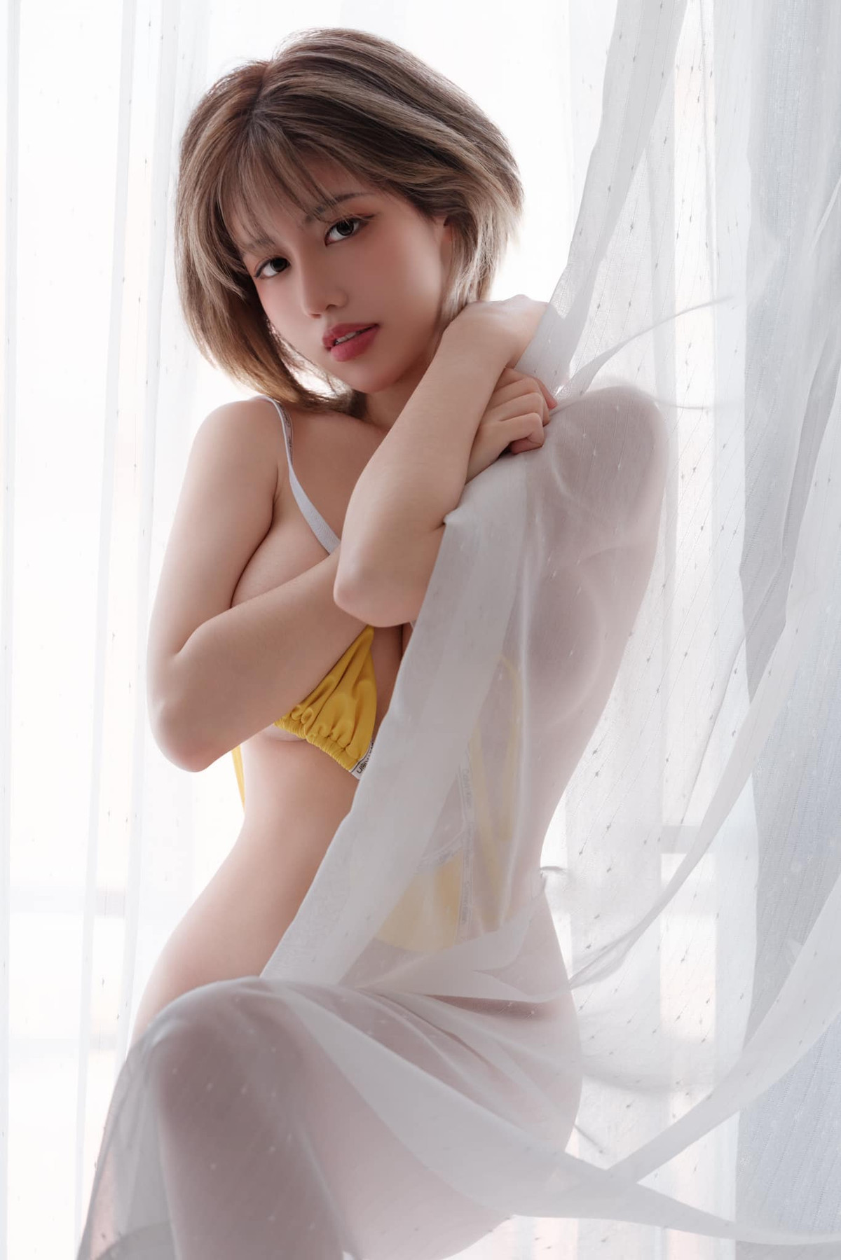 Đi cùng những lời khen ngợi và ủng hộ của người hâm mộ, Ain Nguyễn cũng nhận một số ý kiến trái chiều cho các màn cosplay hở bạo của mình.