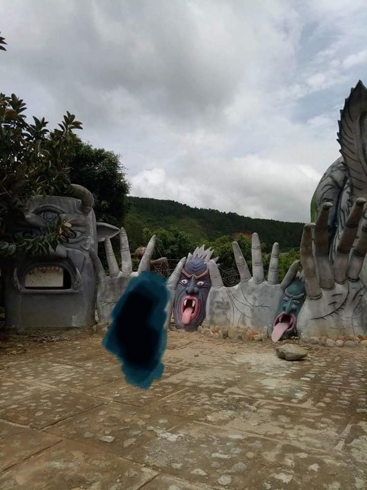 Được biết, khu du lịch Đà Lạt mới với tạo hình kinh dị và phản cảm này có tên là Quỷ Núi, tọa lạc tại khu vực Đạ Nghịt, Xã Lát, huyện Lạc Dương, tỉnh Lâm Đồng.