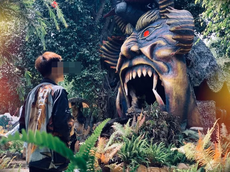 Hiện tại, những hình ảnh chụp không gian tại khu du lịch mới ở Đà Lạt vẫn đang nhận được về nhiều tranh cãi từ thành viên mạng.