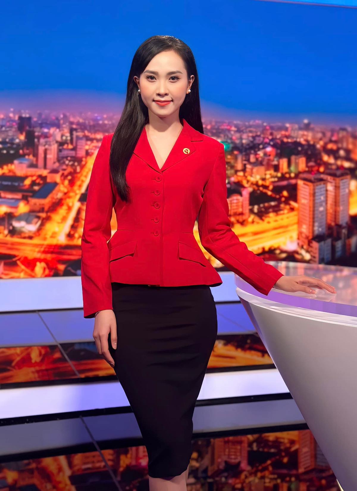 Diệu Ngân gây ấn tượng bởi ngoại hình xinh đẹp cùng phong thái đĩnh đạc, cách dẫn dắt tự nhiên.