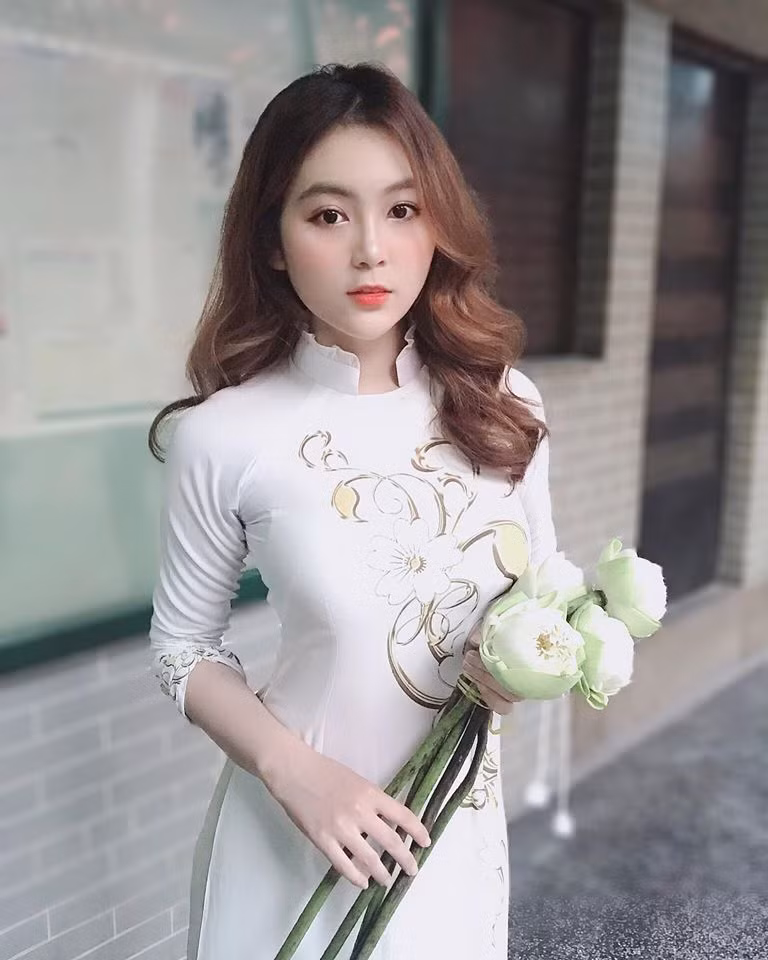 Dù đã qua 3 năm từ khi nổi đình đám trên MXH, hiện tại sức hút của nữ giáo viên này vẫn không hề giảm đi chút nào.