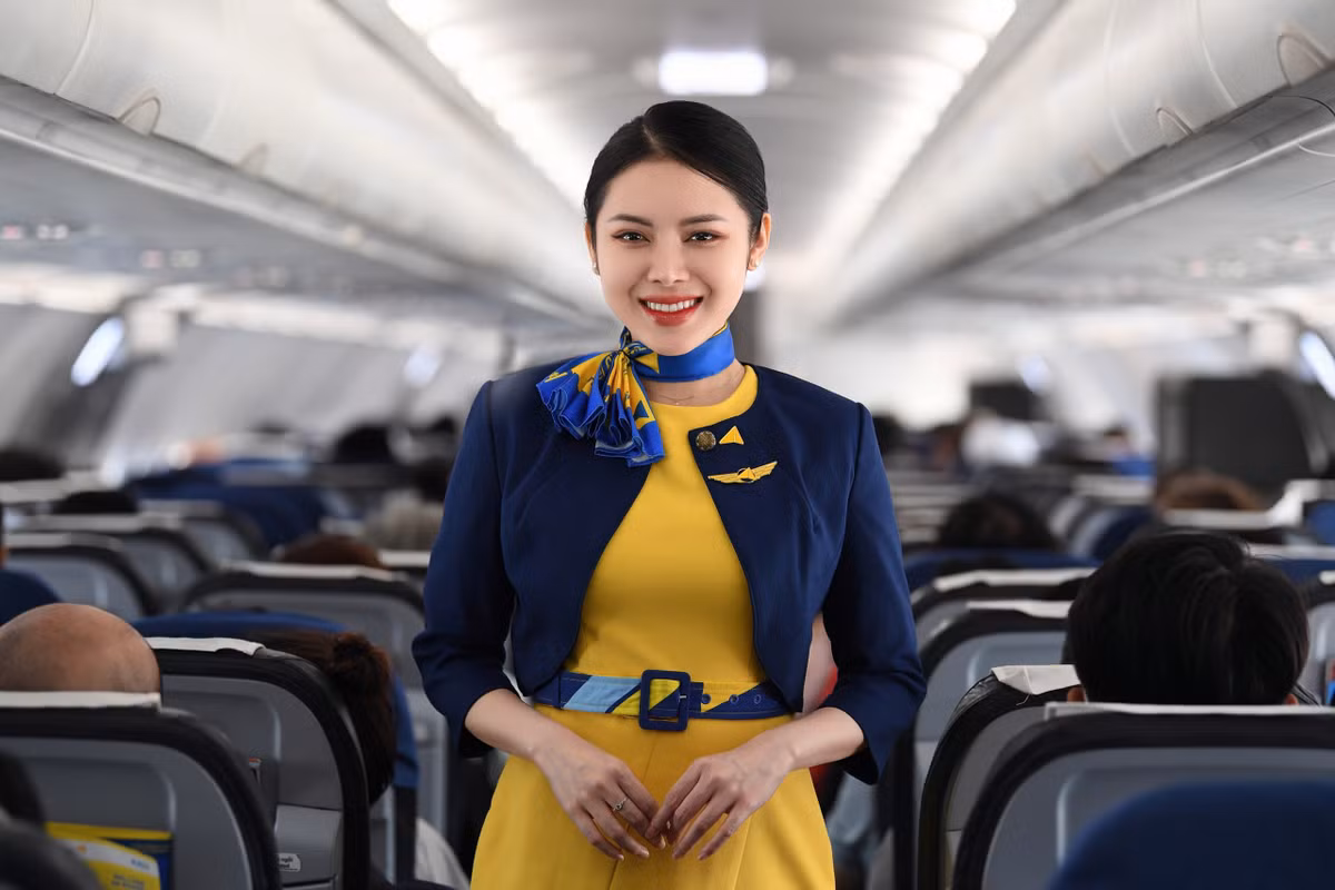 Phan Quế Chi (sinh năm 1996, ở TP.HCM) được nhiều người biết đến với biệt danh "nữ tiếp viên hàng không vạn người mê", "hot girl ngành hàng không", "hoa hậu ngành hàng không",...