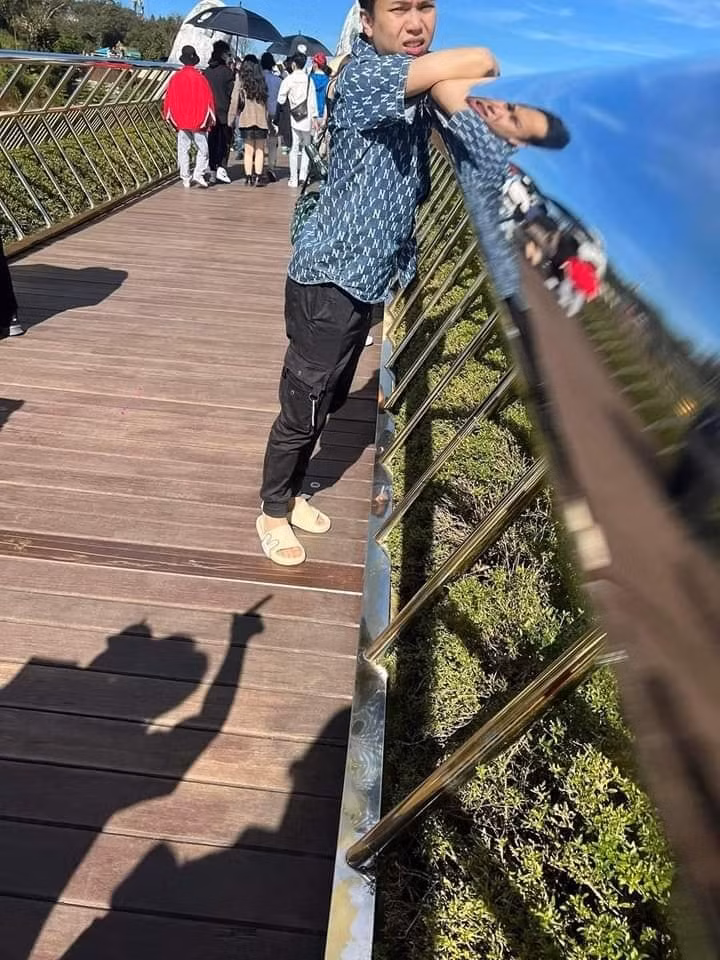 Chụp 100 tấm ít nhất phải được 1 tấm nhưng đằng này chẳng được cái gì.