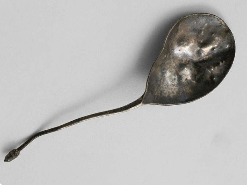 Chiec thia cu nhu mieng sat vun duoc ban voi gia hon 75 trieu dong