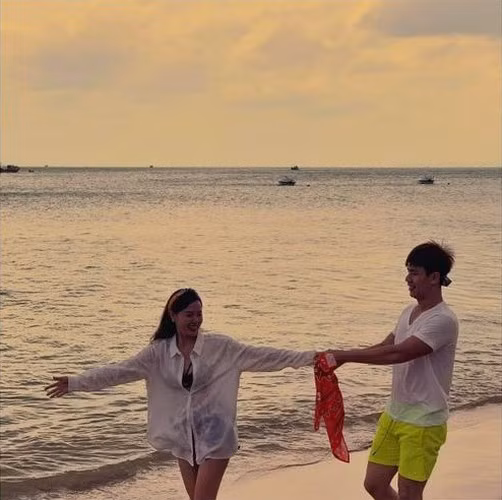 Giữa vô vàn triết lý về cuộc sống của Midu, Anh Huy chỉ "kết" mỗi câu: "Thích ai đó thì không cần cả thiên hạ đồng tình chỉ cần mình thích là được".