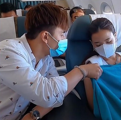 Mong muốn là vậy, nhưng cặp trai xinh gái đẹp vẫn kín như bưng, không để lộ bất cứ "hint" hẹn hò nào ngoài đời thực dù liên tục thả thính nhau trên mạng xã hội.