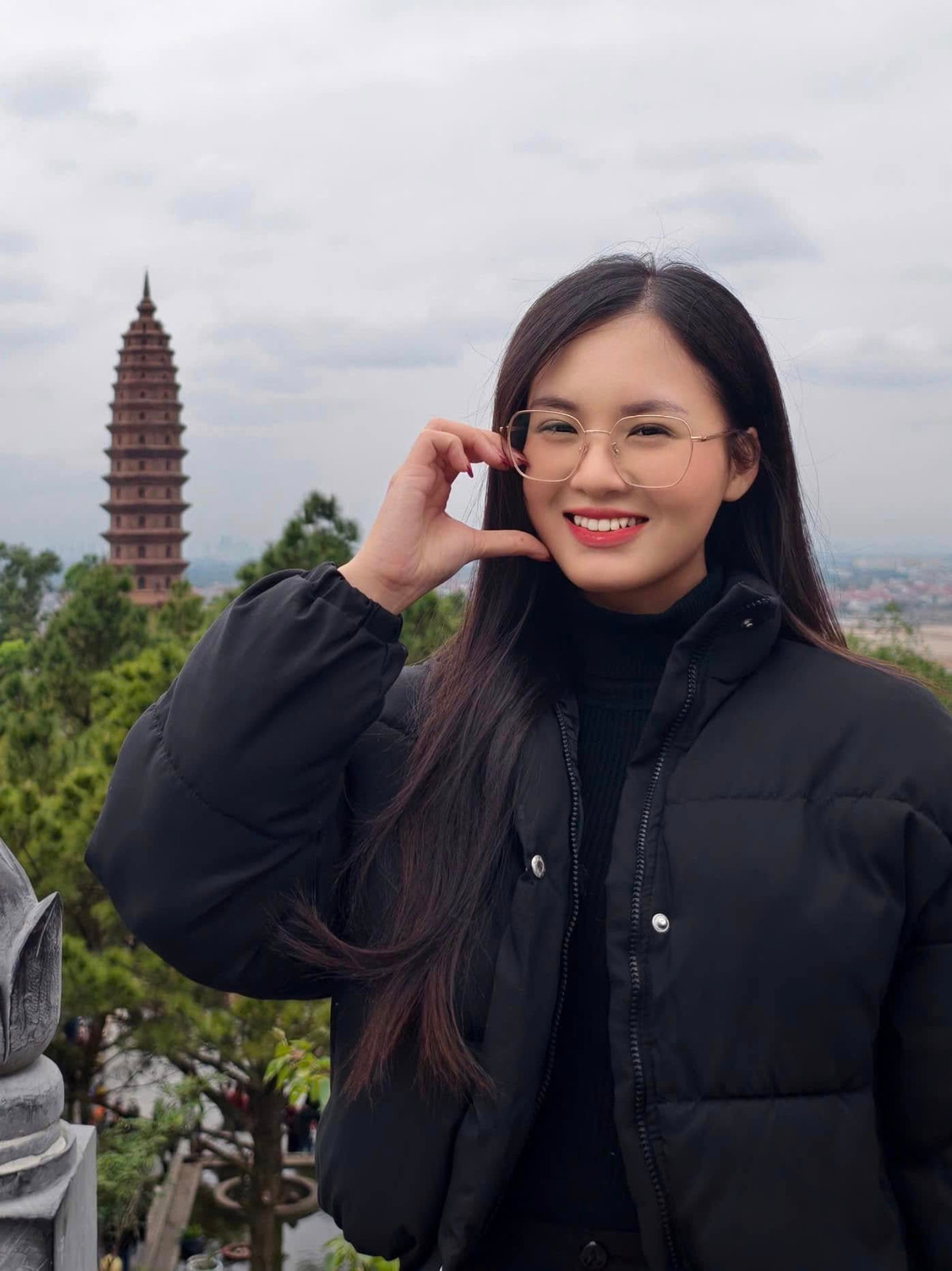 Lúc đó, chị gái thách thức Phương Mai thử nói "giọng Google" (giọng đọc của AI trên các công cụ Google Translate hay Google Assistant) và cô khiến mọi người kinh ngạc vì cả ngữ điệu lẫn chất giọng đều giống giọng đọc của trí tuệ nhân tạo mà mọi người vẫn nghe ở các clip trên mạng xã hội. Video có đoạn nhái giọng này được đăng lên TikTok và nhận về "bão tim".