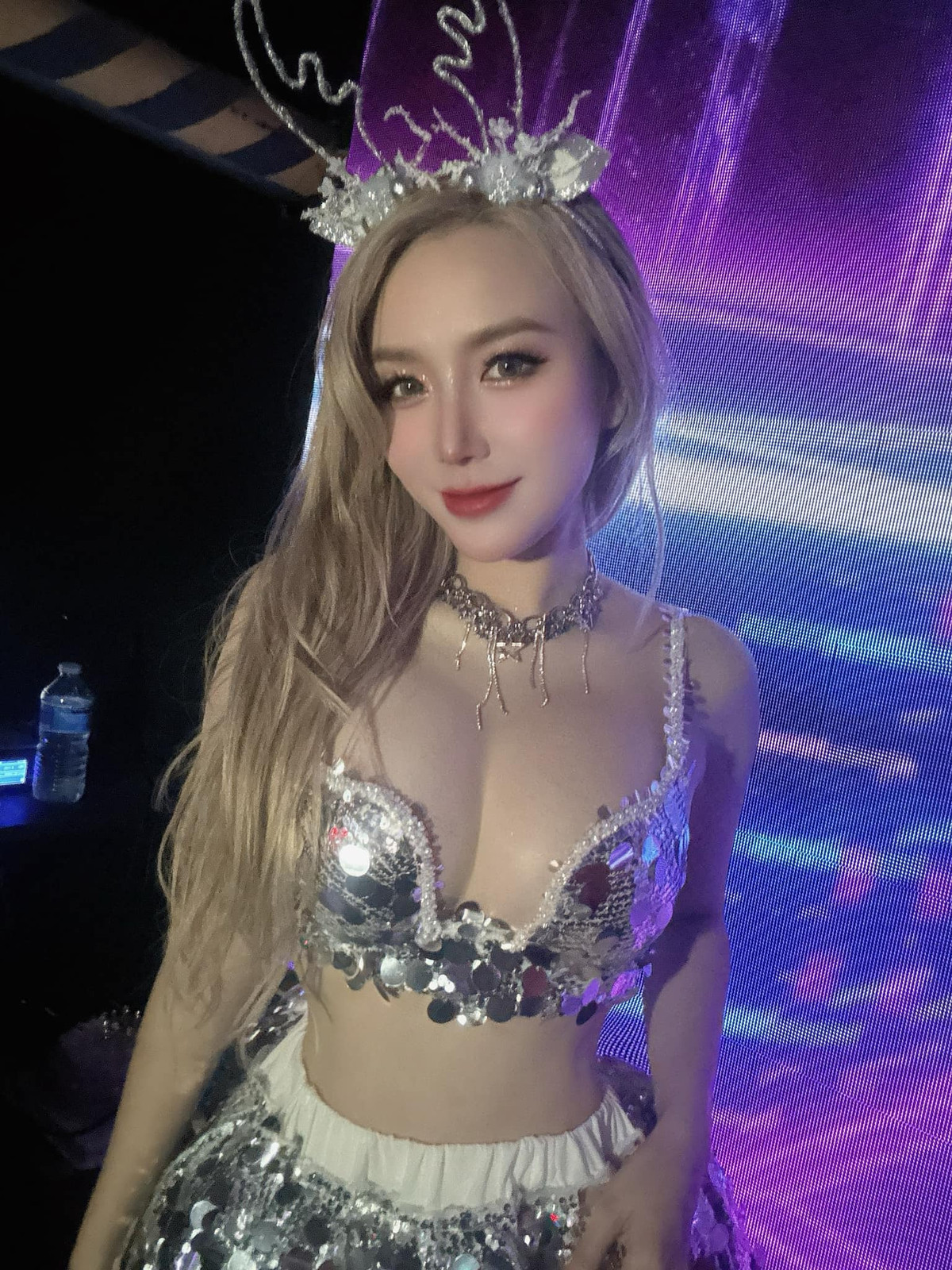 Khi Thảo Bebe sinh con, Khắc Việt đã mua hai căn nhà ở TP.HCM và Hà Nội để "thưởng nóng" cho cô nàng.