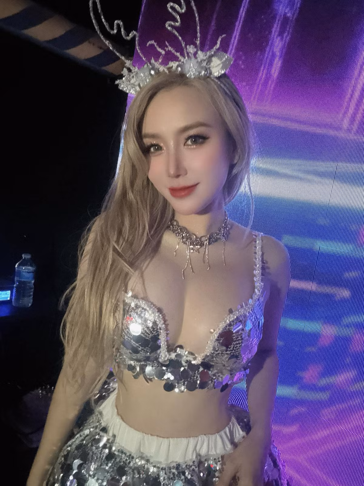 Khi Thảo Bebe sinh con, Khắc Việt đã mua hai căn nhà ở TP.HCM và Hà Nội để "thưởng nóng" cho cô nàng.