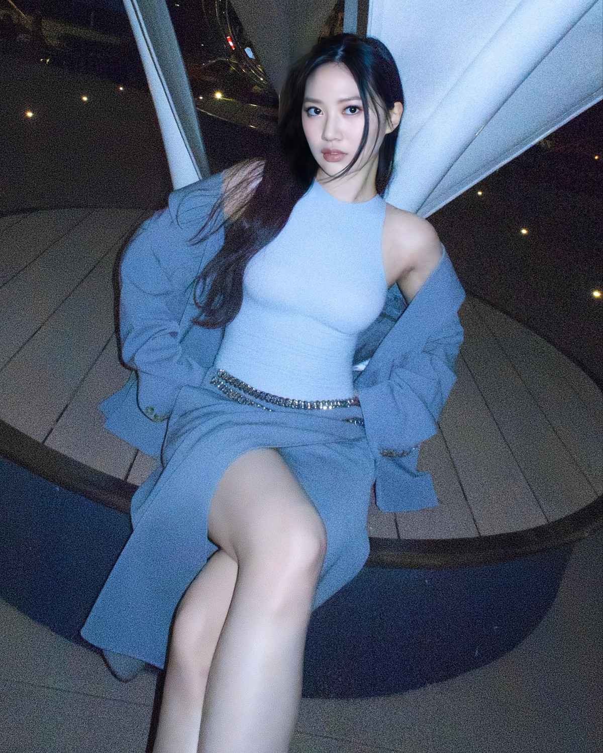 Chân Tế Như cũng thường lựa chọn những layout makeup tông cam - hồng nude để tôn lên visual sắc bén, cuốn hút.