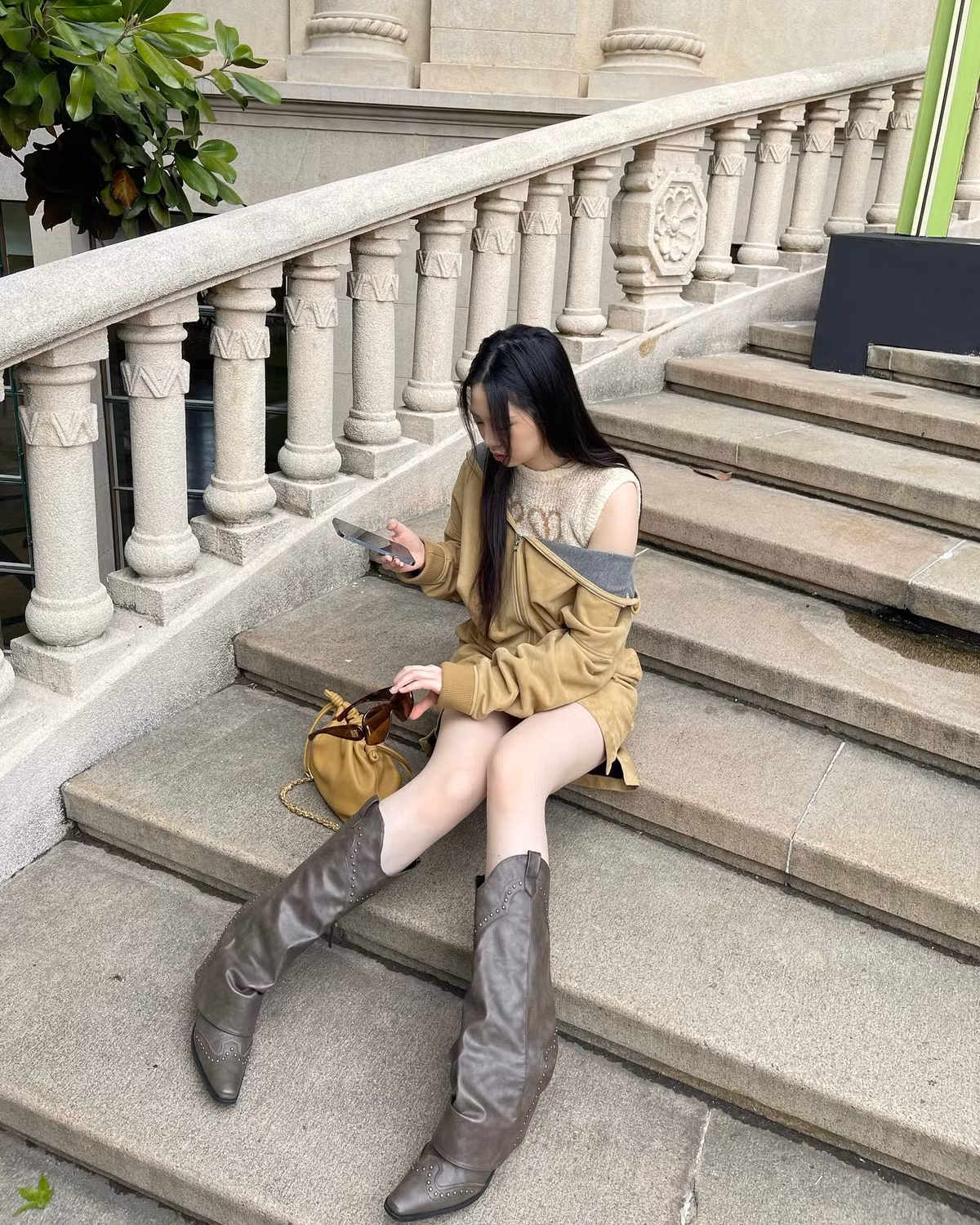 Thần thái cuốn hút, sắc lạnh cùng khả năng posing trên tạp chí của Chân Tế Như cũng nhiều lần nhận được những lời khen có cánh từ công chúng.