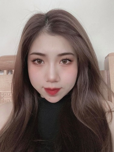 Ít ai ngờ rằng cầu thủ Nguyễn Văn Toàn lại có một cô em gái út vô cùng xinh xắn, đáng yêu. Khi không có lịch thi đấu, cả hai anh em thường xuyên gặp gỡ và tương tác thân thiết.