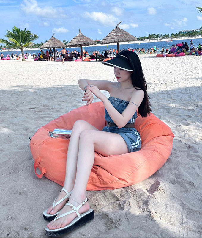 Ngoài ra, hot girl Hải Dương cũng thay đổi nhiều trong phong cách ăn mặc.