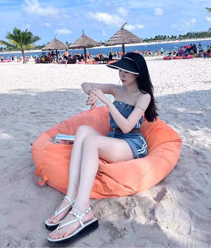 Ngoài ra, hot girl Hải Dương cũng thay đổi nhiều trong phong cách ăn mặc.