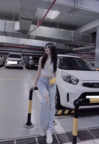 Có anh trai nổi tiếng, Nụ cũng được nhiều người quan tâm. Trang Facebook của cô hiện có hơn 60.000 người theo dõi.