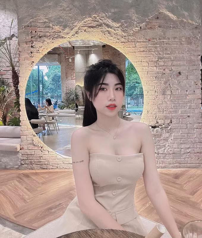 Văn Toàn là con trai duy nhất trong gia đình có bốn anh chị em. Cô em út Nguyễn Thị Nụ sinh năm 1997, chỉ kém anh một tuổi.