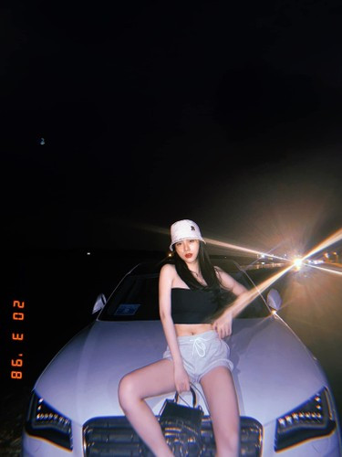 Cũng nhờ việc kinh doanh cá nhân, dù còn trẻ bạn gái cũ Hoàng Đức đã sở hữu khối tài sản nhiều người mơ ước như nhà, xe...