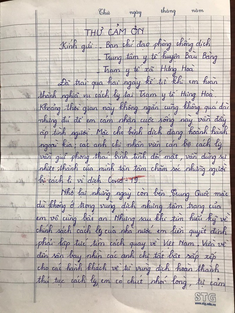 Chia sẻ trên một diễn đàn có 2 triệu người theo dõi, nickname P.H.M bình luận: "Họ không chỉ biết cầm súng mà khi cần họ còn làm công tác hậu cần rất tốt. Các y, bác sĩ Việt Nam cũng rất giỏi. Việt Nam chiến thắng dịch".