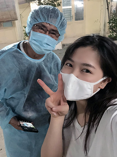 Hiện những dòng tâm thư, những lời cảm ơn các y, bác sĩ, các chiến sĩ vẫn tiếp tục thu hút sự chú ý và bình luận của CĐM. Clip Cận cảnh sinh hoạt trong khu cách ly ngoại thành Hà Nội - Nguồn: VTC Now