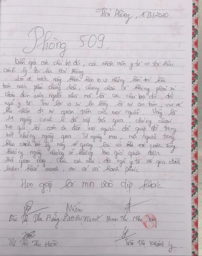 Tại nhiều địa điểm được chọn làm khu vực cách ly, ban chỉ huy quân sự cũng đặt một cuốn sổ lưu bút để lưu lại những điều tốt đẹp, những kỷ niệm quý giá giữa công dân với cán bộ, chiến sĩ thực hiện nhiệm vụ dành cho nhau.