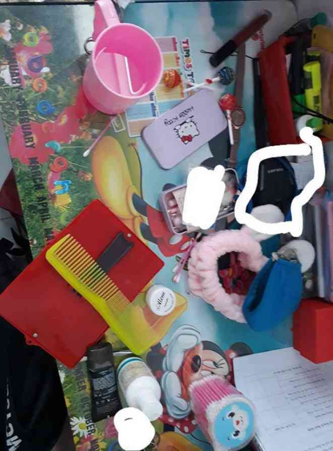 Câu chuyện bạn cùng phòng ở bẩn là điều không ít người gặp phải trong suốt cuộc sống đi học hay đi làm. Mới đây, cô gái trẻ lên mạng than thở khi không thể chịu nổi cô bạn chung phòng ở bẩn, bày bừa khắp nhà như bãi chiến trường khiến nhiều người choáng váng.