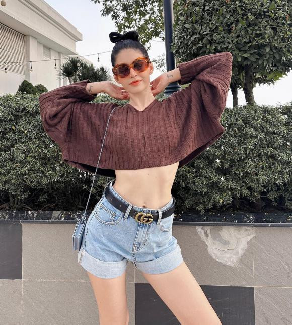 Hiện tại, An Tây duy trì chiều cao 1,75m cùng số đo 3 vòng 82-60-90 nên không có lý do gì cô không “khoe” nó ra.