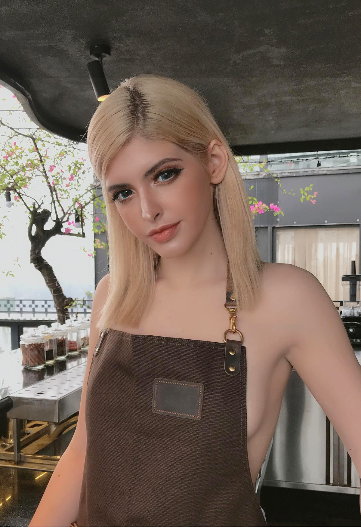 Cụ thể, mới đây cô nàng đã “gây bão” khi diện nội y nhưng không dùng miếng dán ngực, do đó đã để lộ phần nhạy cảm kém duyên.