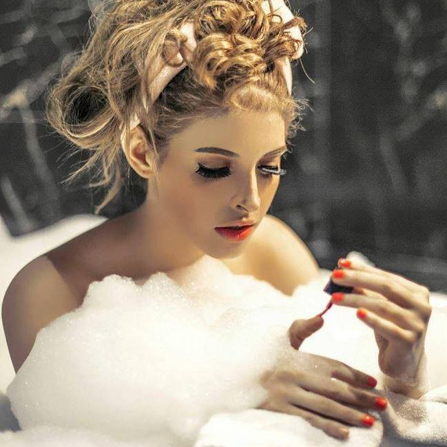 Mẫu Tây sinh năm 1995 tự tin với body gợi cảm nhờ tập gym đều đặn.