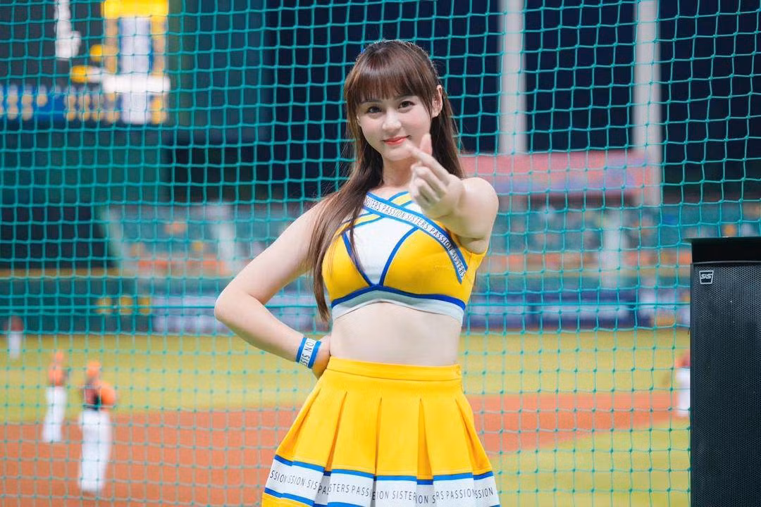 Từ năm 2021 đến nay, Sammie trở thành thành viên nhóm "Passion Sisters" cổ vũ cho đội bóng rổ chuyên nghiệp tên New Taipei CITIC.