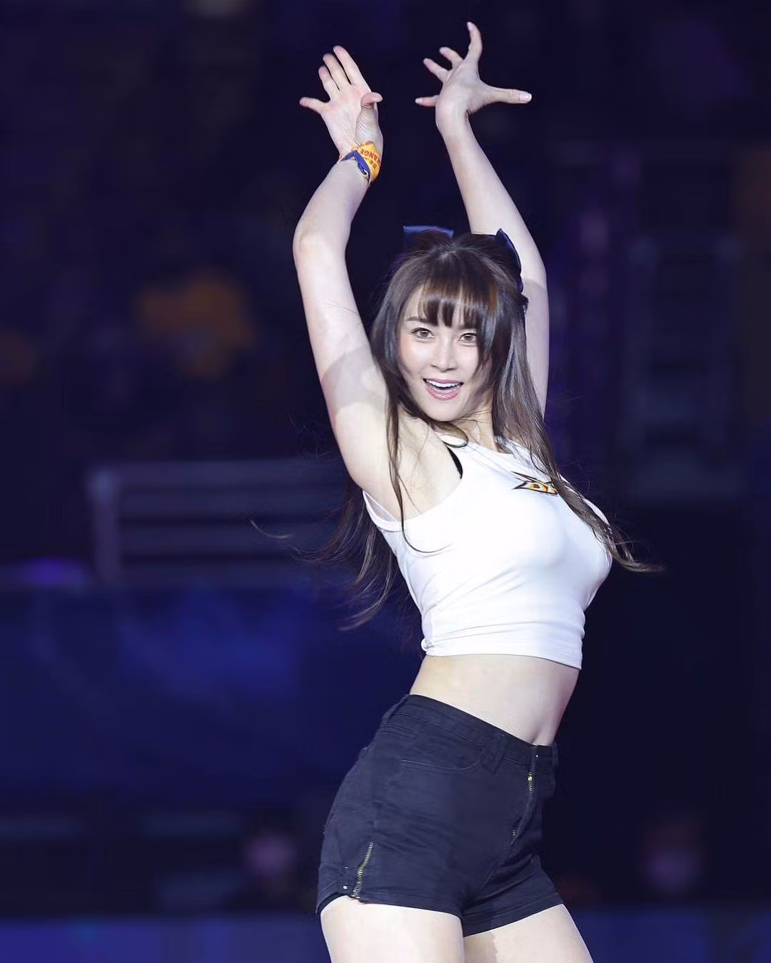 Sammie (tên thật là Hu Xin Yi, sinh năm 1991, tại Đài Loan, Trung Quốc) hiện đang hoạt động với vai trò người mẫu, hoạt náo viên ở xứ tỷ dân.