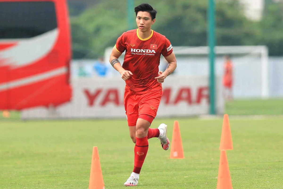 Sau khi chia tay đội tuyển Việt Nam, Đoàn Văn Hậu trở về CLB Hà Nội FC để phục vụ cho công tác điều trị chấn thương.